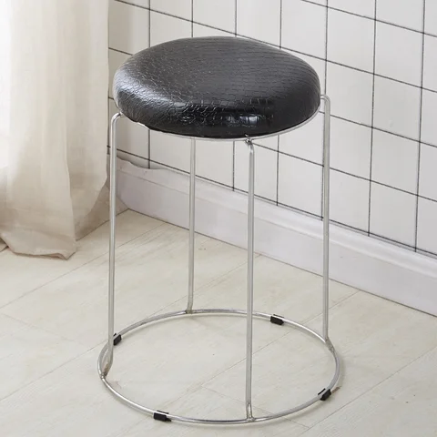 Petite chaise a tabouret