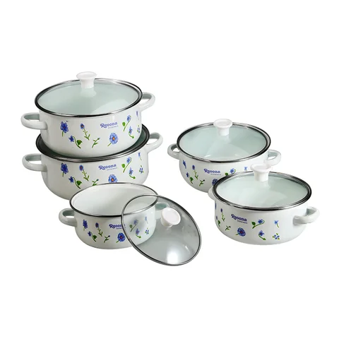 Ensemble d'ustensiles de cuisine en fonte, en email. Casseroles mini soupe