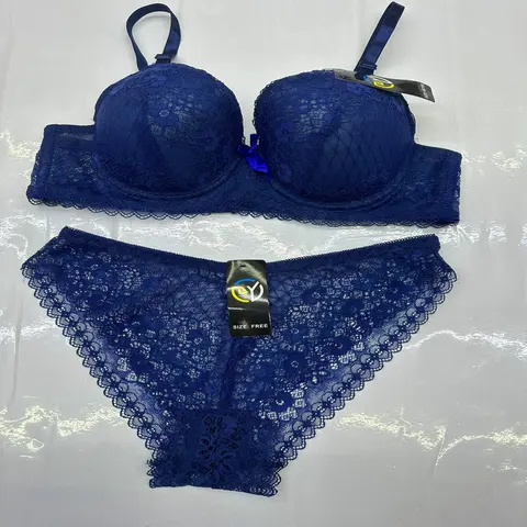 Complet de sous vêtements string et soutien gorge