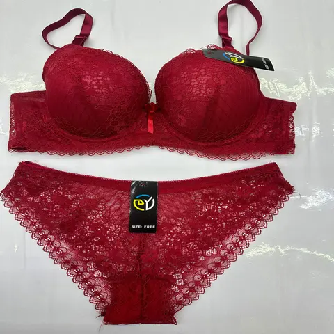 Complet de sous vêtements string et soutien gorge