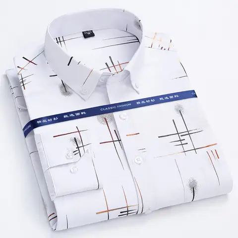 Chemise à carreaux doré à manches longues pour homme.