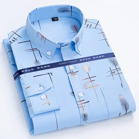 Chemise à carreaux doré à manches longues pour homme.