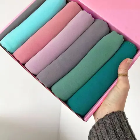 Écharpe en mousseline de soie femme hijab. Couleur unie plaine en coffret.