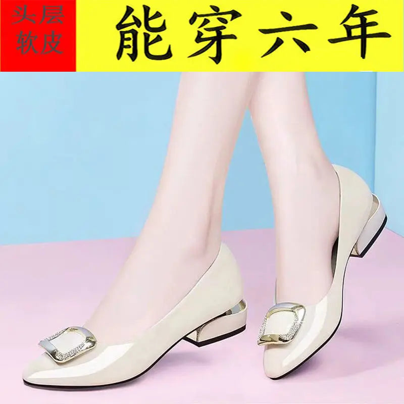 Chaussures en cuir souple pour femmes, chaussures simples polyvalentes à talon moyen, quatre saisons, talon épais, bouche peu profonde, nouvelle collection 2021