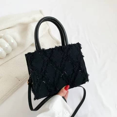 Sac à main en cuir brillant pour femme, fourre-tout à bandoulière de luxe.