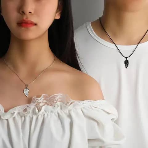 Collier de couple romantique avec des chaines de clavicule magnifique de conception originale