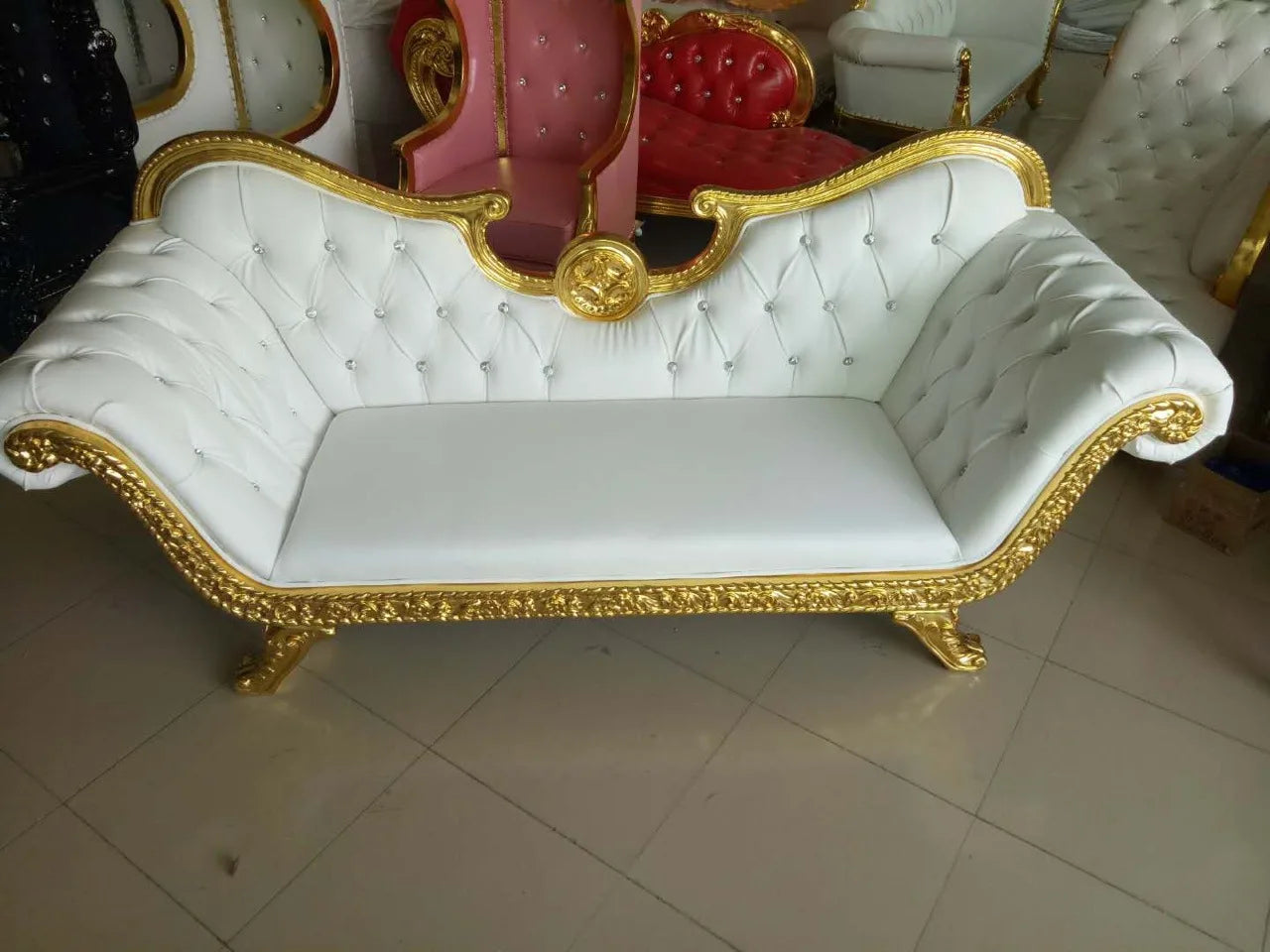 Supply royal king throne chair Luxury Gold chair purple leather hotel Low back chaise Lounge chair