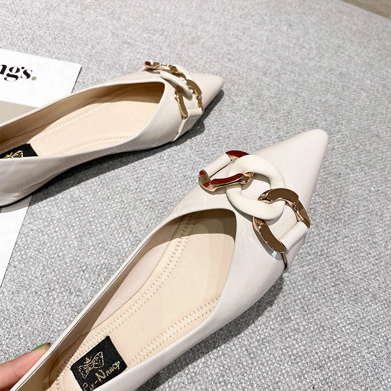 Large Size Women's Shoes 2023 Spring and Autumn Season New Fashion Patent Leather Pointed Metal Buckle Wine Red Flat Shoes