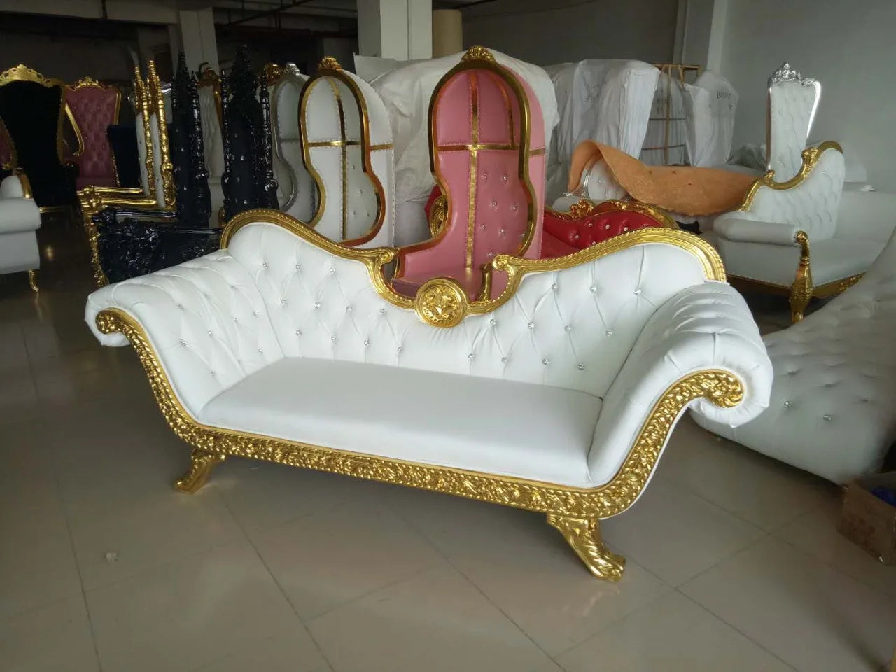 Supply royal king throne chair Luxury Gold chair purple leather hotel Low back chaise Lounge chair