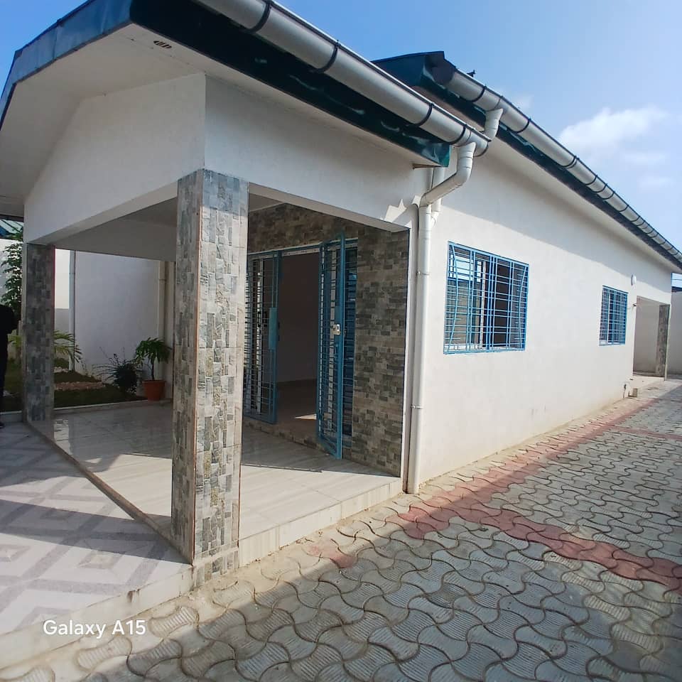 Maison a louer Abidjan Bingerville 5 pièces