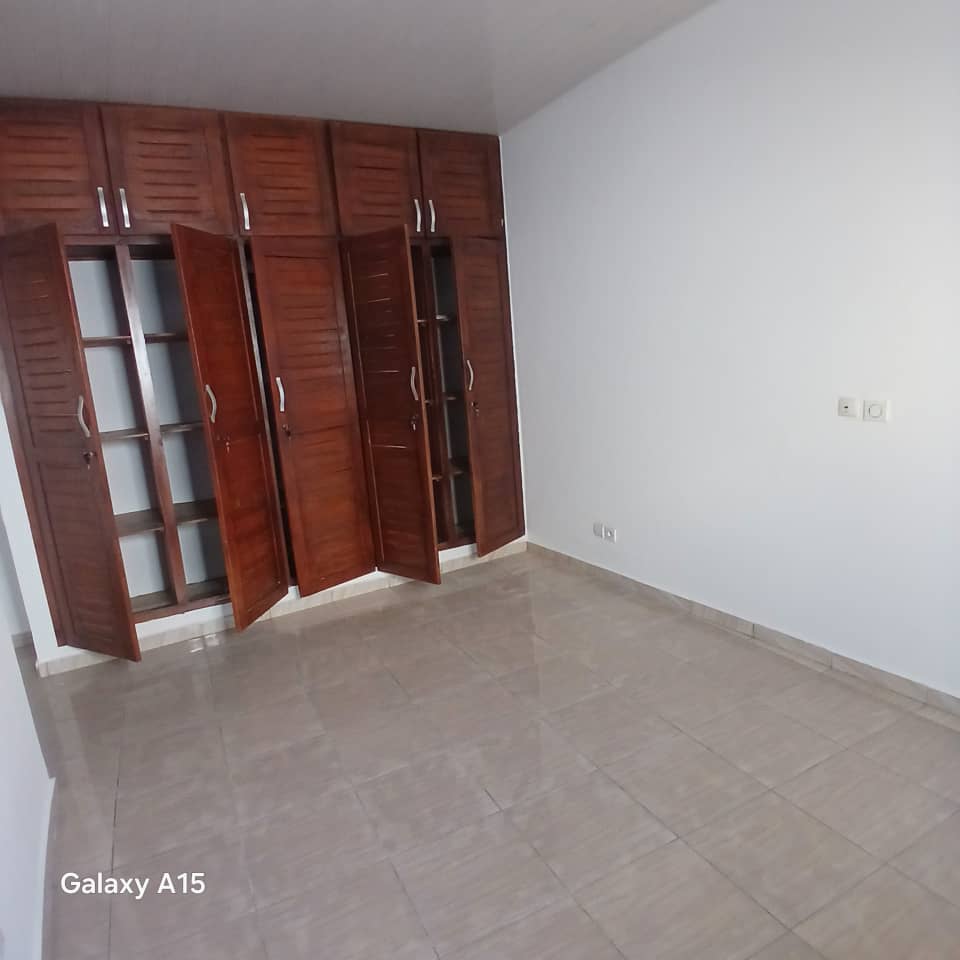 Maison a louer Abidjan Bingerville 5 pièces